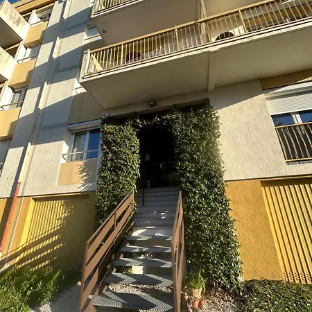 Avec Jardin Et Terrasse Comprenant 2 Au Calme A Proximite Du Centre Ville, A 5 Minutes Du Du Salagou Lejlighed