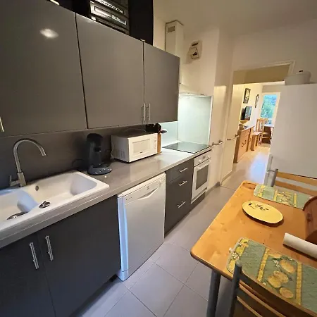 Avec Jardin Et Terrasse Comprenant 2 Au Calme à Proximité Du Centre Ville, à 5 Minutes Du Du Salagou Apartamento