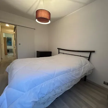 Avec Jardin Et Terrasse Comprenant 2 Au Calme à Proximité Du Centre Ville, à 5 Minutes Du Du Salagou Apartamento
